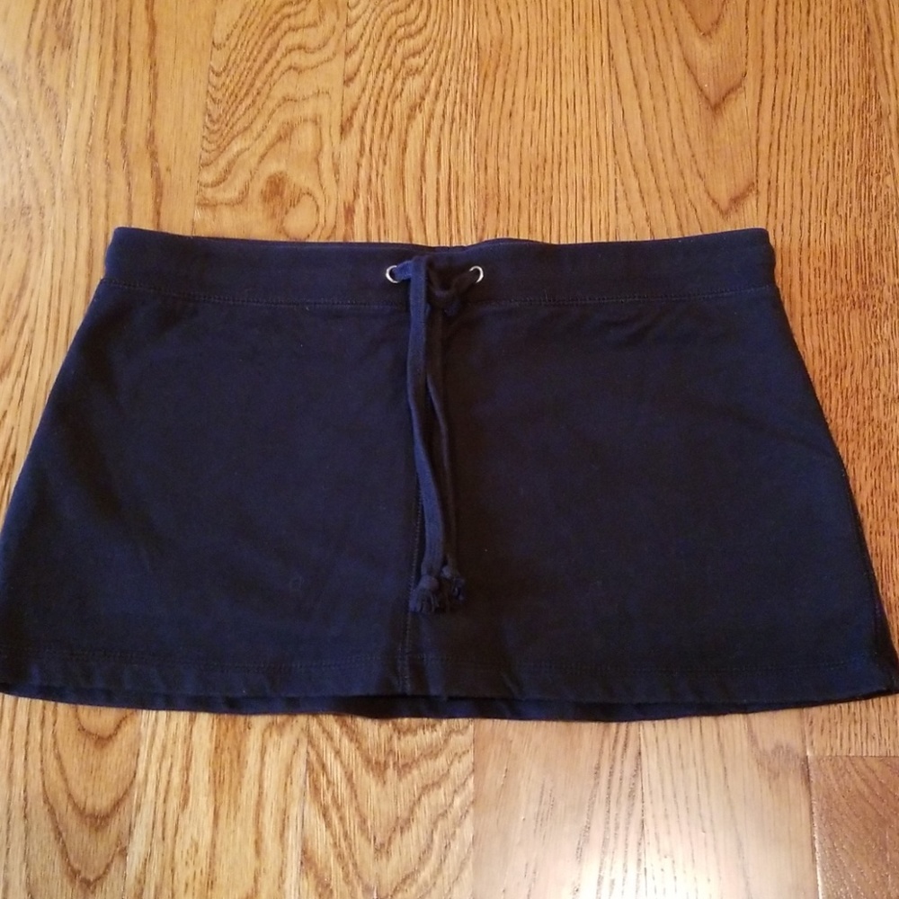 Black skort